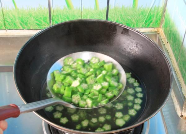 秋葵不焯水能吃,秋葵不焯水能吃有毒吗图7