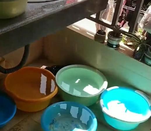 自来水放出的水发黄、浑浊什么原因