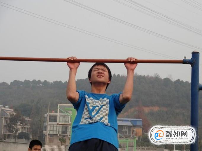 单杠的练习方法图解(“五招”带你突破单杠卷身上)