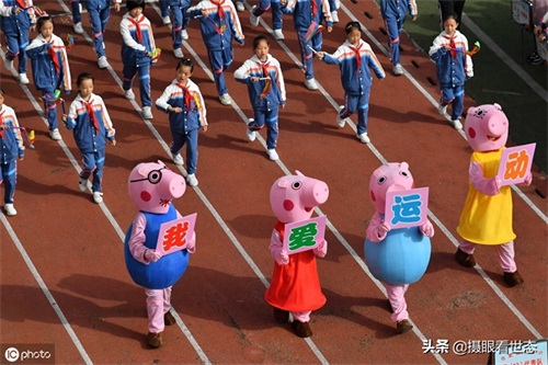 小学运动会，同学们别致的出场方式，网友点赞：小孩就该快乐成长