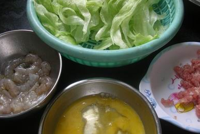 肠粉是用什么粉做的,广东肠粉的粉是什么粉做的图1