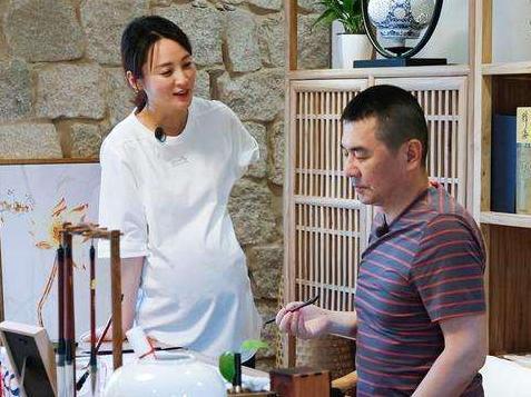 看过蒋勤勤与吴越年轻时照片对比，网友：陈建斌眼光太好了