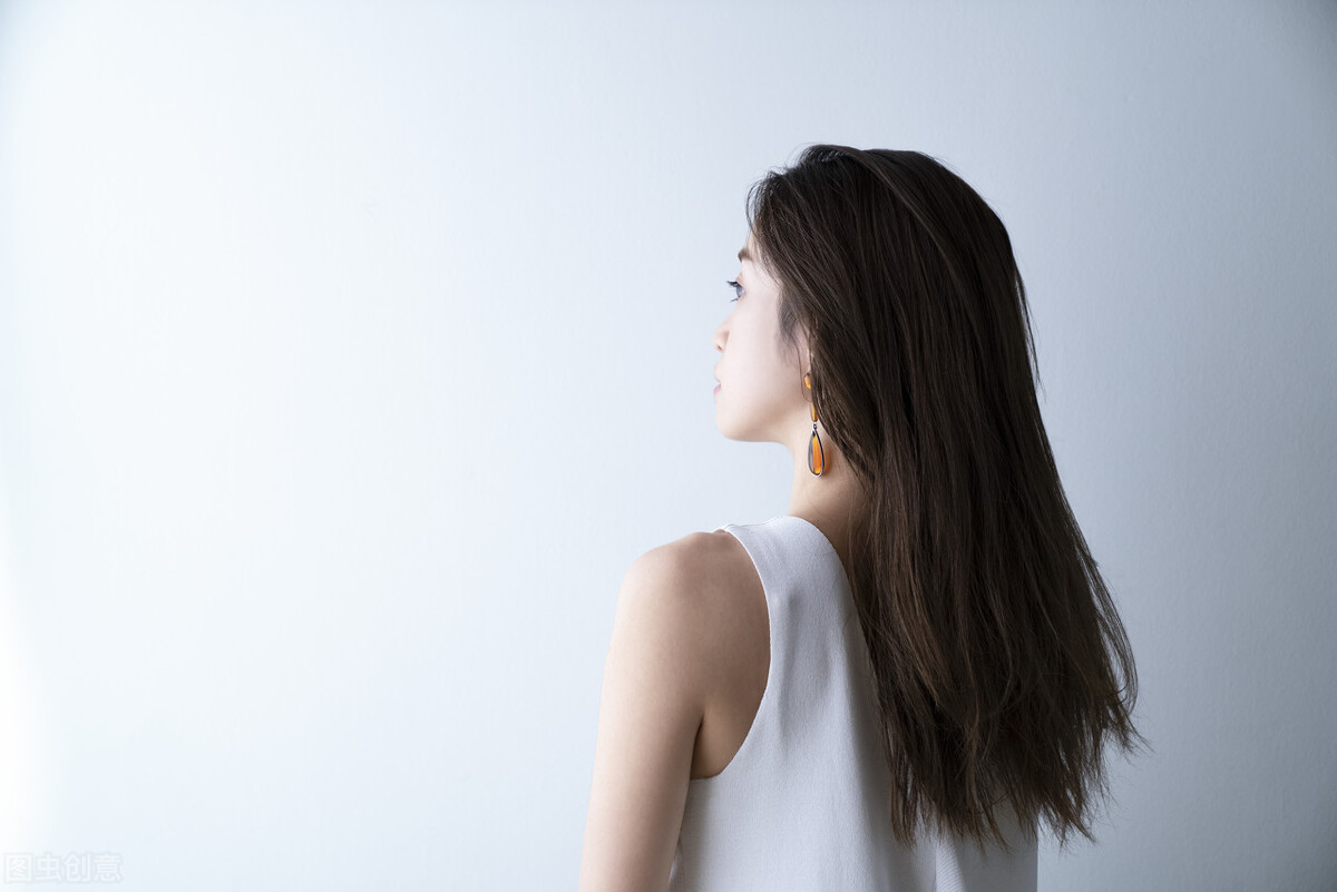 如何清洗染发剂皮肤（染发剂染到皮肤上用什么可以洗干净）