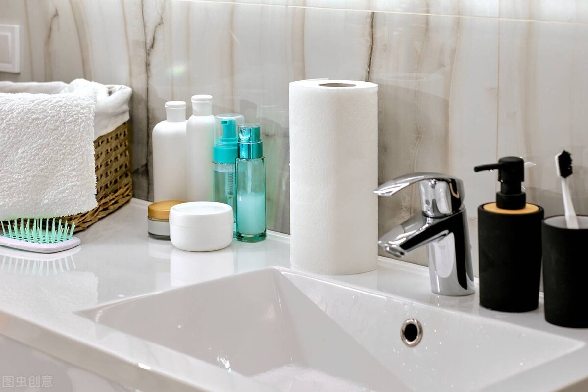 如何清洗染发剂皮肤（染发剂染到皮肤上用什么可以洗干净）