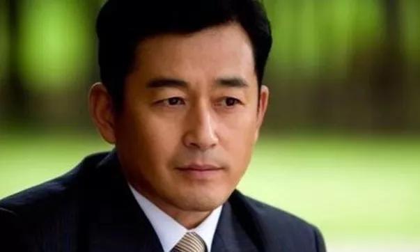 39岁张定涵隐藏6年的老公,原来是国家一级演员,难怪这么眼熟