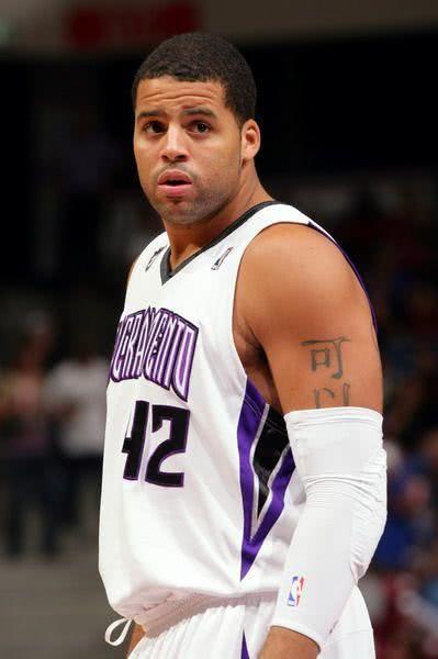 球星身上的汉字纹身，2人不懂中文闹笑话，罗斯纹耐心寓意不放弃