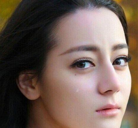 有鹿晗撑腰，关晓彤“怒怼”迪丽热巴，谁说你比我好看？