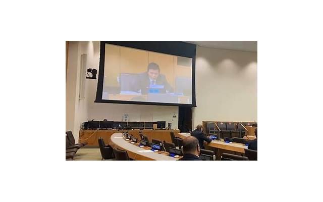 喜欢抢话的人急于表现自己