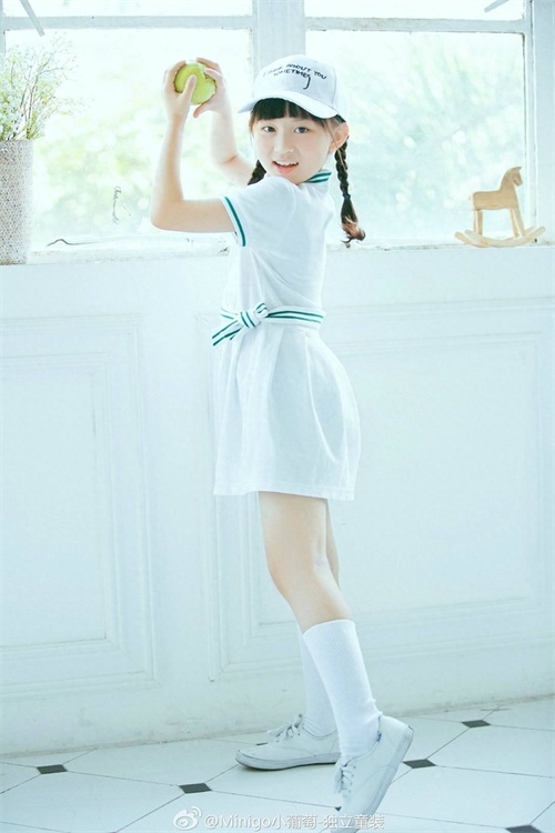 “真人阿拉蕾”小葡萄变身运动小少女，邻家有女初长成