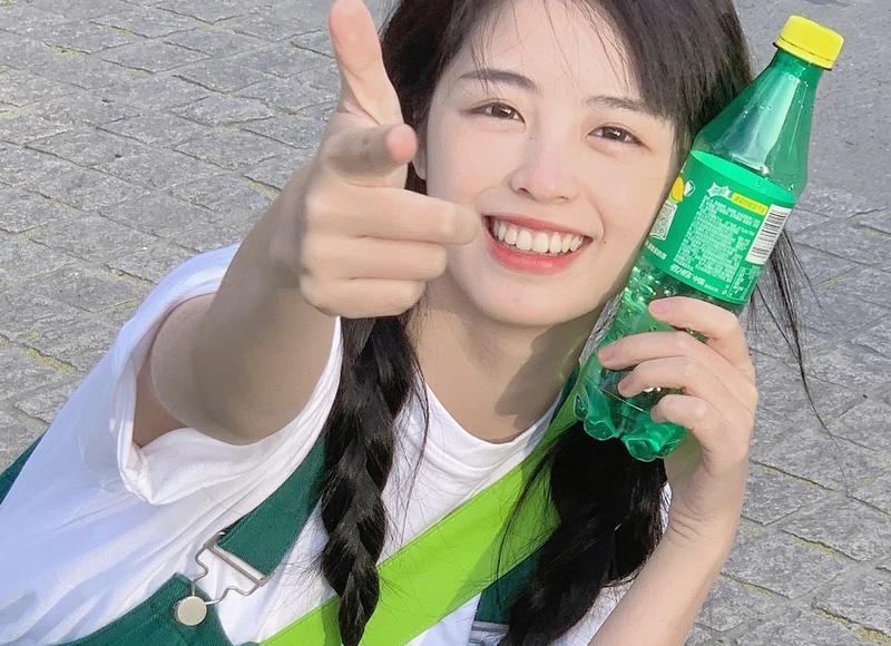 冰雪奇缘主题曲中文版（冰雪奇缘2中文版歌曲是谁唱的）