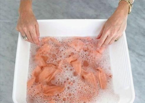 用洗衣液洗衣服需过几遍水