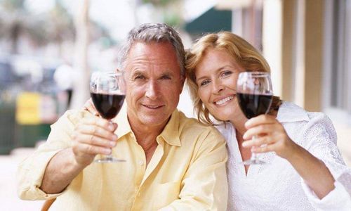 睡前可以喝葡萄酒么