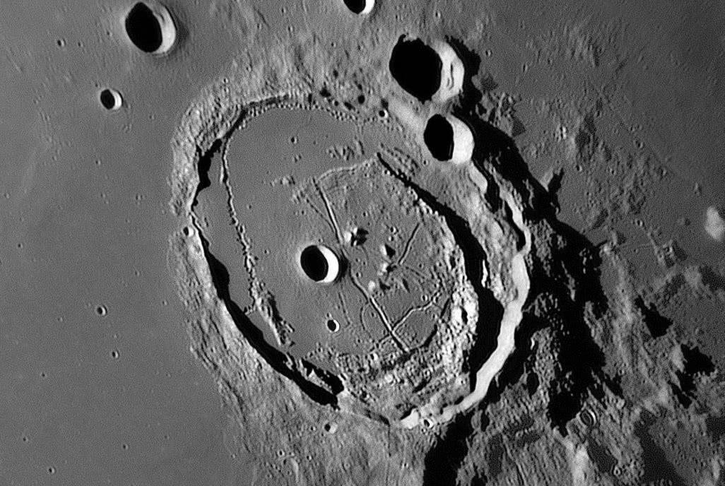 月球上有生命存在吗(月球背面很恐怖吗)