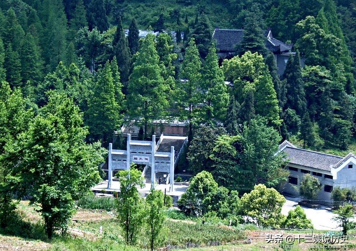 李自成墓地：郭沫若题写墓碑，当年重修时挖开墓地，结果大失所望