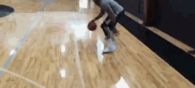 篮球必练运球基本功（5种运球训练帮你解决过不了人）(4)