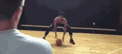 篮球必练运球基本功（5种运球训练帮你解决过不了人）(2)