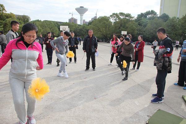 踢毽子会伤膝盖吗 如何避免踢毽子伤膝盖 踢毽子会伤膝盖吗 如何避免踢毽子伤膝盖