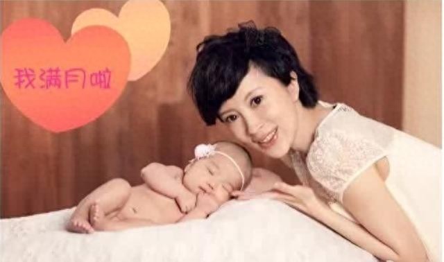 金巧巧女儿从出生到两岁的照片，真是一个越长越可爱的小西瓜