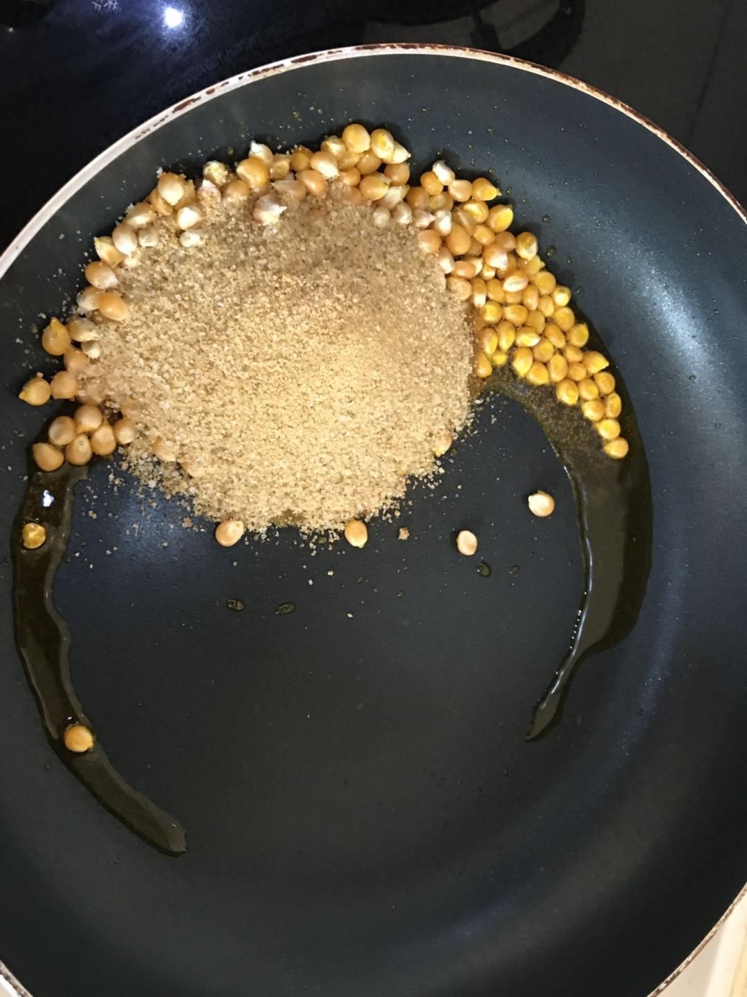 家庭自制爆米花的方法，原来就是这么简单