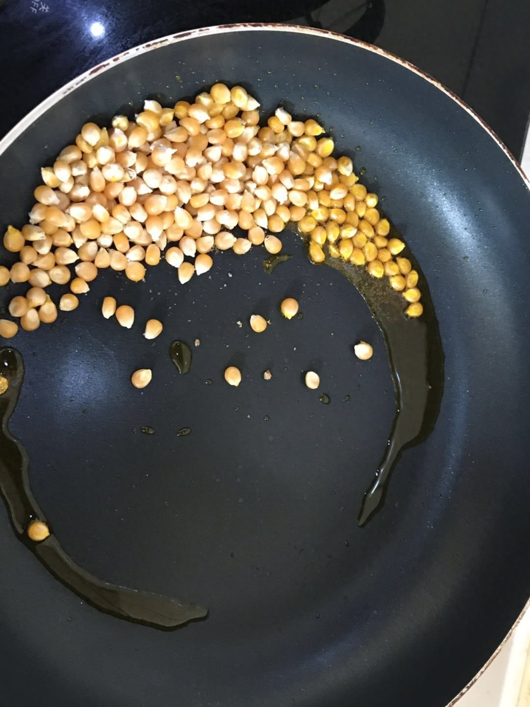 家庭自制爆米花的方法，原来就是这么简单