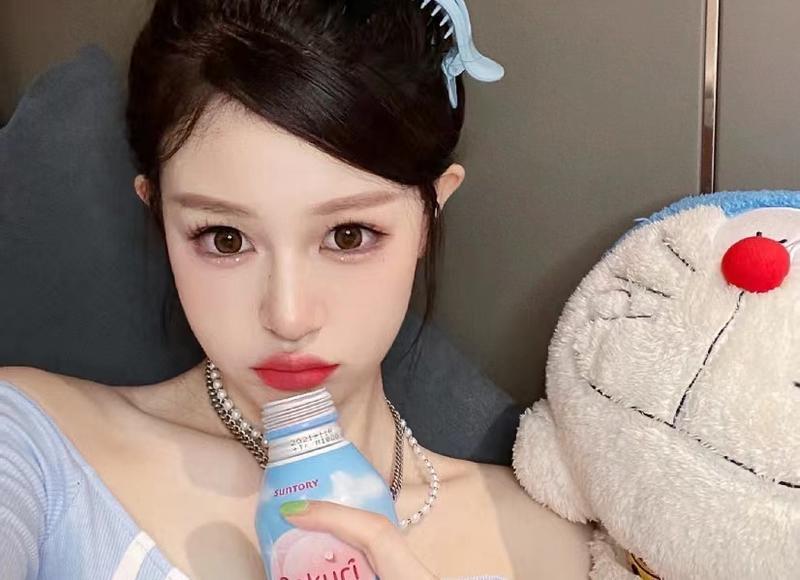 杨紫周笔畅，杨紫和周笔畅同穿20000块连衣裙