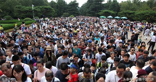 国庆假期景区游客爆满的9张图，人山人海场面壮观
