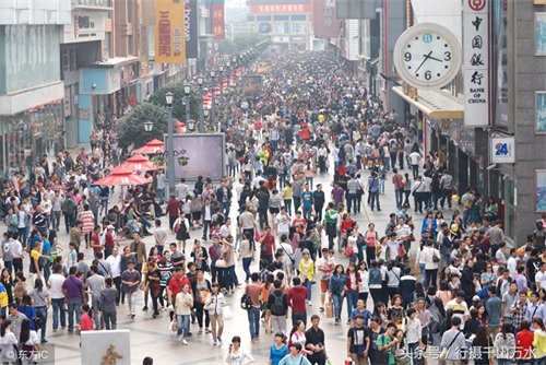 国庆假期景区游客爆满的9张图，人山人海场面壮观