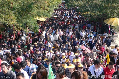 国庆假期景区游客爆满的9张图，人山人海场面壮观