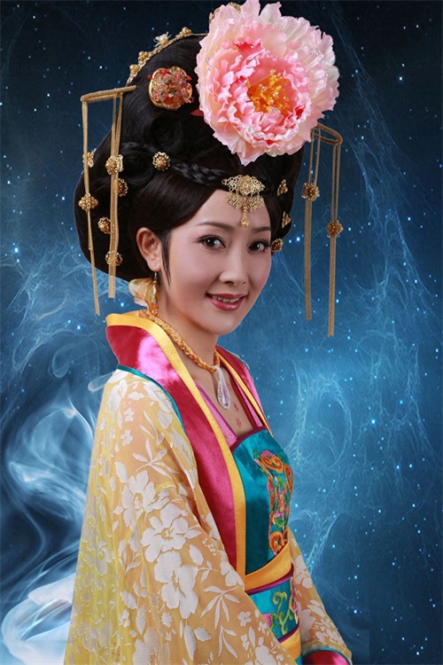 蒋林静古装气质极佳,出演过多个皇后,被誉为“皇后专业户”