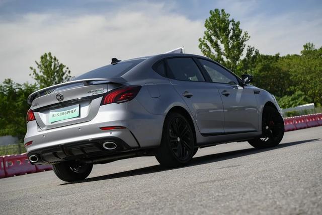 名爵6最低配试驾(名爵6试驾实测6.7秒破百)(8)