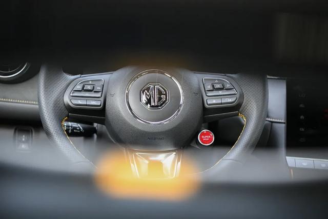 名爵6最低配试驾(名爵6试驾实测6.7秒破百)(19)