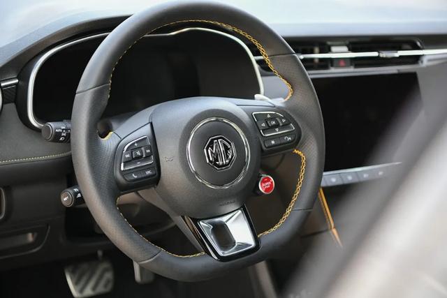 名爵6最低配试驾(名爵6试驾实测6.7秒破百)(12)