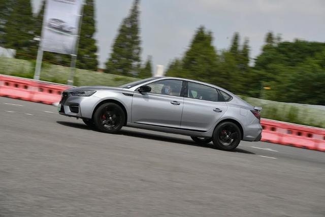 名爵6最低配试驾(名爵6试驾实测6.7秒破百)(26)