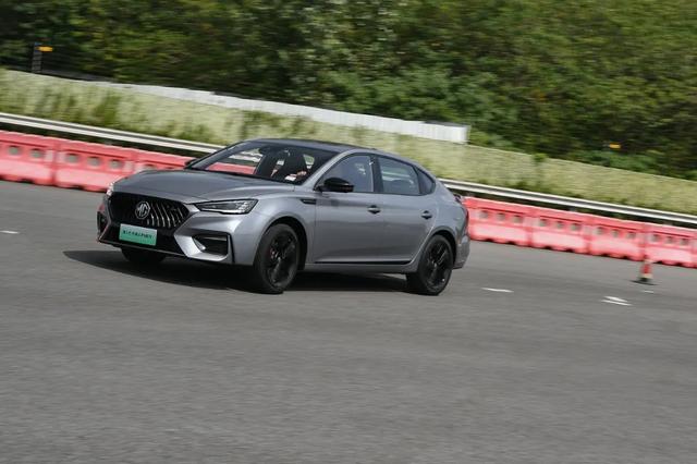 名爵6最低配试驾(名爵6试驾实测6.7秒破百)(25)