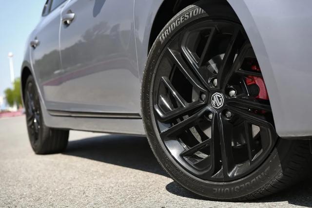 名爵6最低配试驾(名爵6试驾实测6.7秒破百)(6)