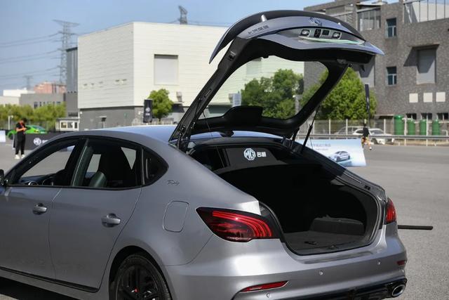 名爵6最低配试驾(名爵6试驾实测6.7秒破百)(9)