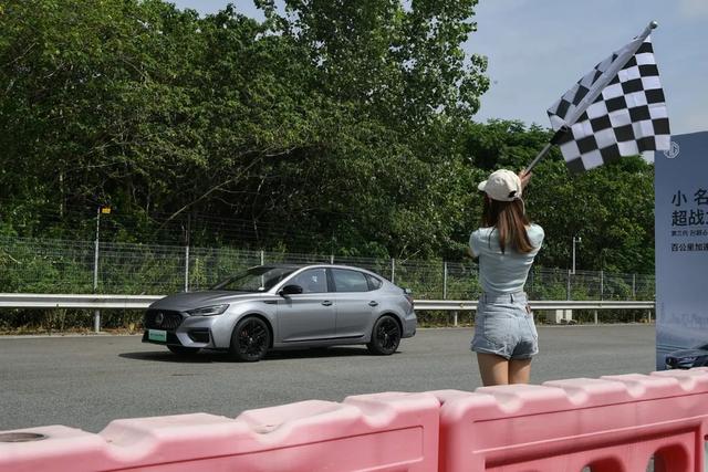 名爵6最低配试驾(名爵6试驾实测6.7秒破百)(23)