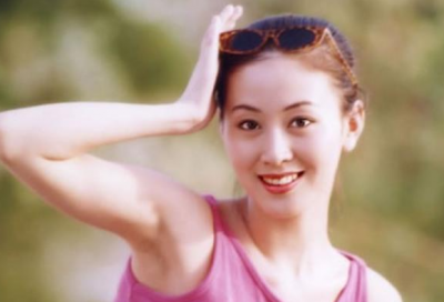 中国第一“裸模”汤加丽：走红后丈夫离婚，父亲说丢脸，后来怎样